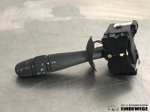 Gebruikte Pinker Schakelaar Renault Espace (JK) 2.0 16V Prijs € 30,00 Margeregeling aangeboden door Auto- en demontagebedrijf Eindewege