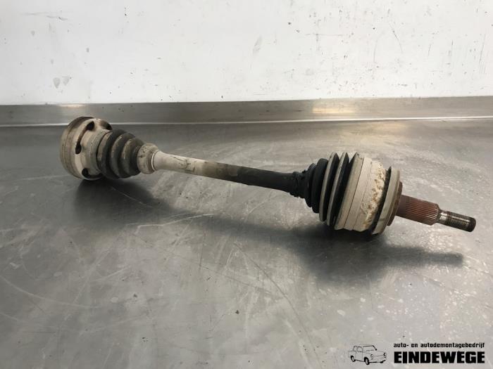 Gebruikte Steekas links-voor Volkswagen Transporter/Caravelle T5 1.9 TDi Prijs € 52,50 Margeregeling aangeboden door Auto- en demontagebedrijf Eindewege