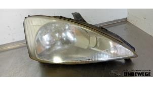 Gebruikte Rechter Koplamp Ford Focus 1 1.6 16V Prijs € 25,00 Margeregeling aangeboden door Auto- en demontagebedrijf Eindewege