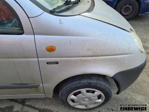 Gebruikte Spatbord rechts-voor Chevrolet Matiz 0.8 S,SE Prijs € 40,00 Margeregeling aangeboden door Auto- en demontagebedrijf Eindewege