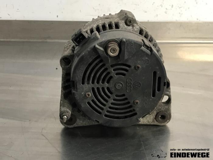 Dynamo van een Volkswagen Golf III (1H1) 1.6 i 1996