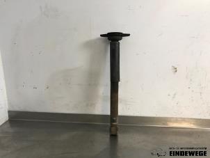 Gebruikte Schokdemper links-achter Volvo V70 (GW/LW/LZ) 2.4 20V Prijs € 20,00 Margeregeling aangeboden door Auto- en demontagebedrijf Eindewege