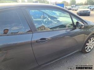 Gebruikte Deur 2Deurs rechts Peugeot 208 I (CA/CC/CK/CL) 1.0 Vti 12V PureTech Prijs € 155,00 Margeregeling aangeboden door Auto- en demontagebedrijf Eindewege