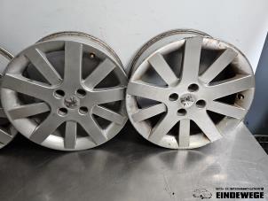 Gebruikte Velgen set Peugeot 208 I (CA/CC/CK/CL) 1.0 Vti 12V PureTech Prijs € 157,50 Margeregeling aangeboden door Auto- en demontagebedrijf Eindewege