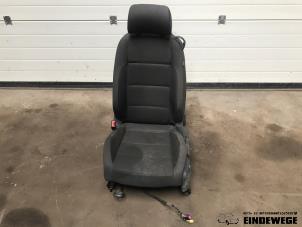 Gebruikte Voorstoel links Volkswagen Golf V (1K1) 2.0 FSI 16V Prijs € 78,50 Margeregeling aangeboden door Auto- en demontagebedrijf Eindewege