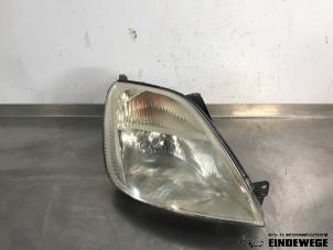 Gebruikte Rechter Koplamp Ford Fiesta 5 (JD/JH) 1.25 16V Prijs € 30,00 Margeregeling aangeboden door Auto- en demontagebedrijf Eindewege