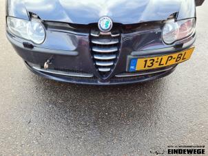 Gebruikte Bumper voor Alfa Romeo 147 (937) 1.6 HP Twin Spark 16V Prijs € 78,50 Margeregeling aangeboden door Auto- en demontagebedrijf Eindewege