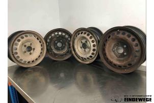 Gebruikte Velgen set Volkswagen Transporter/Caravelle T5 1.9 TDi Prijs € 75,00 Margeregeling aangeboden door Auto- en demontagebedrijf Eindewege