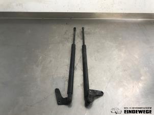 Gebruikte Gasdemperset Achterklep Seat Alhambra (7N) 1.4 TSI 16V Prijs € 20,00 Margeregeling aangeboden door Auto- en demontagebedrijf Eindewege