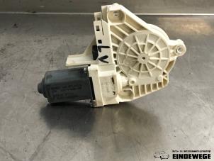 Gebruikte Motor electrisch raam Seat Alhambra (7N) 1.4 TSI 16V Prijs € 25,00 Margeregeling aangeboden door Auto- en demontagebedrijf Eindewege