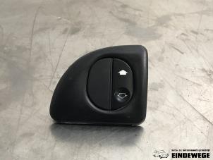 Gebruikte Combischakelaar ramen Ford Transit Connect 1.8 TDdi LWB Euro 4 Prijs € 10,00 Margeregeling aangeboden door Auto- en demontagebedrijf Eindewege