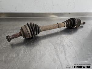 Gebruikte Aandrijfas links-voor Peugeot Partner Tepee (7A/B/C/D/E/F/G/J/P/S) 1.6 Phase 1 Prijs € 35,00 Margeregeling aangeboden door Auto- en demontagebedrijf Eindewege