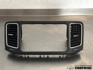 Gebruikte Luchtrooster Dashboard Seat Alhambra (7N) 1.4 TSI 16V Prijs € 20,00 Margeregeling aangeboden door Auto- en demontagebedrijf Eindewege