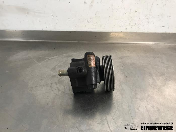 Stuurpomp van een Renault Scénic I (JA) 2.0 16V IDE 2003