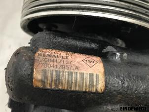Stuurpomp van een Renault Scénic I (JA) 2.0 16V IDE 2003