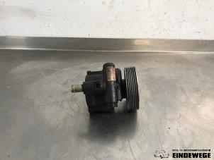 Stuurpomp van een Renault Scénic I (JA) 2.0 16V IDE 2003