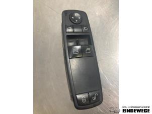 Gebruikte Schakelblok ruiten Mercedes B (W245) 2.0 B-180 CDI 16V Prijs € 28,50 Margeregeling aangeboden door Auto- en demontagebedrijf Eindewege