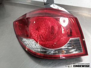Gebruikte Achterlicht links Chevrolet Cruze (305) 1.8 16V VVT Prijs € 52,50 Margeregeling aangeboden door Auto- en demontagebedrijf Eindewege