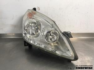 Gebruikte Koplamp rechts Opel Zafira (M75) 1.6 16V Prijs € 52,50 Margeregeling aangeboden door Auto- en demontagebedrijf Eindewege