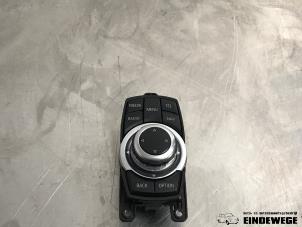 Gebruikte Schakelaar boordcomputer BMW 1 serie (F20) 116i 1.6 16V Prijs € 78,50 Margeregeling aangeboden door Auto- en demontagebedrijf Eindewege