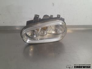 Gebruikte Linker Koplamp Volkswagen Golf IV (1J1) 1.6 Prijs € 25,00 Margeregeling aangeboden door Auto- en demontagebedrijf Eindewege