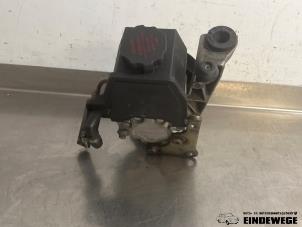 Gebruikte Servopomp Mercedes C Sportcoupé (C203) 2.0 C-200K 16V Prijs € 52,50 Margeregeling aangeboden door Auto- en demontagebedrijf Eindewege