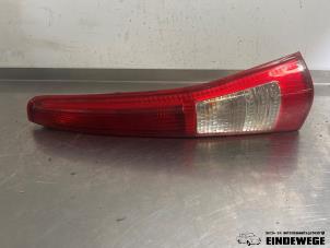 Gebruikte Achterlicht rechts Daihatsu Cuore (L251/271/276) 1.0 12V DVVT Prijs € 26,25 Margeregeling aangeboden door Auto- en demontagebedrijf Eindewege