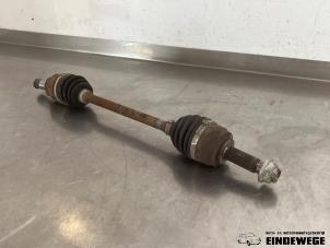 Gebruikte Steekas links-voor Mitsubishi Attrage (A1) 1.2 12V Prijs € 52,50 Margeregeling aangeboden door Auto- en demontagebedrijf Eindewege