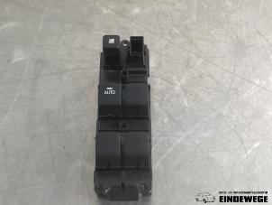 Gebruikte Combischakelaar ramen Mitsubishi Attrage (A1) 1.2 12V Prijs € 52,50 Margeregeling aangeboden door Auto- en demontagebedrijf Eindewege