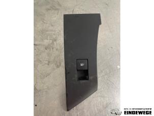 Gebruikte Raam schakelaar elektrisch Opel Astra J (PC6/PD6/PE6/PF6) 1.6 16V Ecotec Prijs € 10,00 Margeregeling aangeboden door Auto- en demontagebedrijf Eindewege