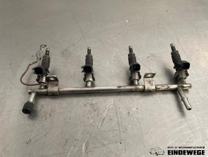 Gebruikte Injector brug Opel Astra J (PC6/PD6/PE6/PF6) 1.6 16V Ecotec Prijs € 52,50 Margeregeling aangeboden door Auto- en demontagebedrijf Eindewege