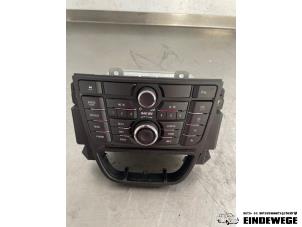 Gebruikte Radio Opel Astra J (PC6/PD6/PE6/PF6) 1.6 16V Ecotec Prijs € 238,50 Margeregeling aangeboden door Auto- en demontagebedrijf Eindewege