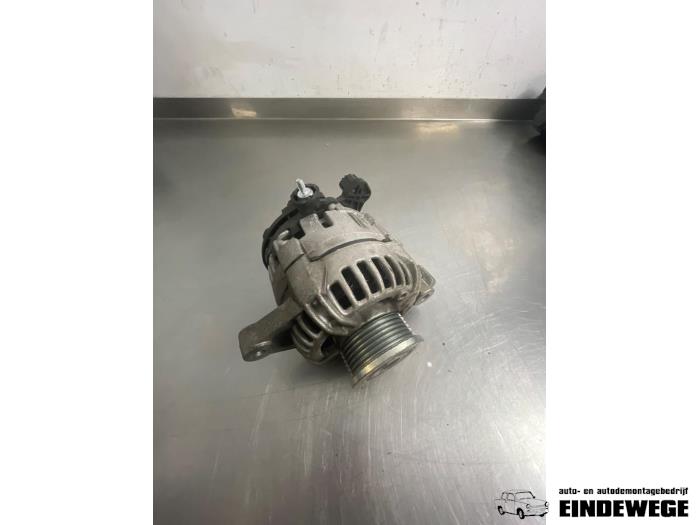 Gebruikte Dynamo Toyota Yaris II (P9) 1.4 D-4D Prijs € 105,00 Margeregeling aangeboden door Auto- en demontagebedrijf Eindewege