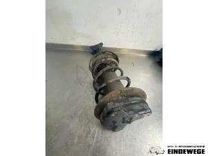 Gebruikte Schokdemperpoot rechts-voor Mercedes C Estate (S204) 2.2 C-200 CDI 16V . Prijs € 52,50 Margeregeling aangeboden door Auto- en demontagebedrijf Eindewege