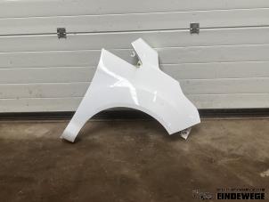 Gebruikte Spatbord rechts-voor Ford B-Max (JK8) 1.0 EcoBoost 12V 100 Prijs € 105,00 Margeregeling aangeboden door Auto- en demontagebedrijf Eindewege