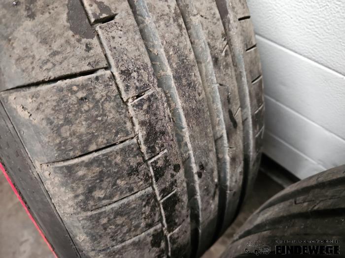 Sportvelgenset + banden van een Audi Q5 (FYB/FYG) 2.0 50 TFSI e 16V Quattro 2020