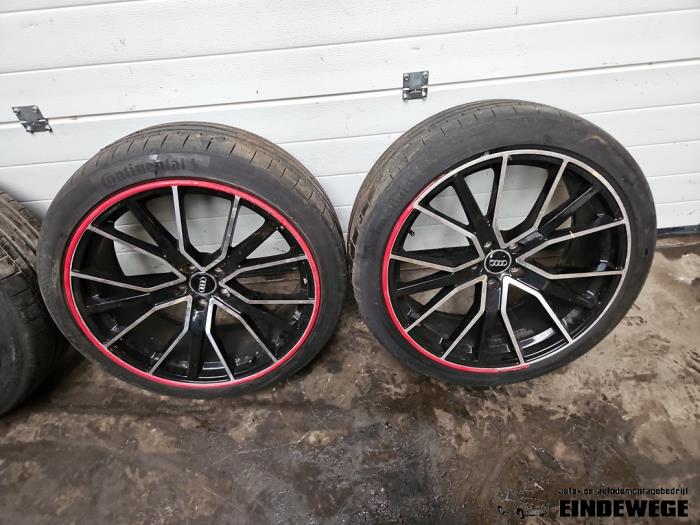 Sportvelgenset + banden van een Audi Q5 (FYB/FYG) 2.0 50 TFSI e 16V Quattro 2020