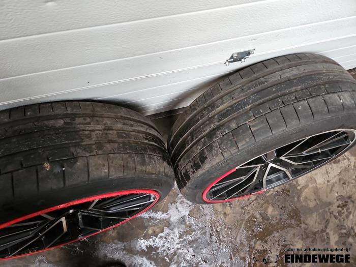 Sportvelgenset + banden van een Audi Q5 (FYB/FYG) 2.0 50 TFSI e 16V Quattro 2020