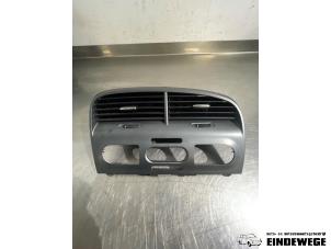 Gebruikte Luchtrooster Dashboard Seat Altea XL (5P5) 1.8 TFSI 16V Prijs € 20,00 Margeregeling aangeboden door Auto- en demontagebedrijf Eindewege