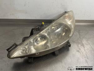 Gebruikte Koplamp links Peugeot 207/207+ (WA/WC/WM) 1.4 16V Prijs € 35,00 Margeregeling aangeboden door Auto- en demontagebedrijf Eindewege