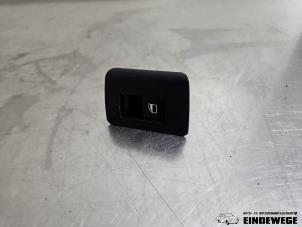 Gebruikte Ruit schakelaar elektrisch BMW X5 (E53) 3.0 24V Prijs € 10,00 Margeregeling aangeboden door Auto- en demontagebedrijf Eindewege