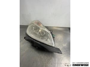 Gebruikte Linker Koplamp Renault Clio III (BR/CR) 1.2 16V 75 Prijs € 38,50 Margeregeling aangeboden door Auto- en demontagebedrijf Eindewege