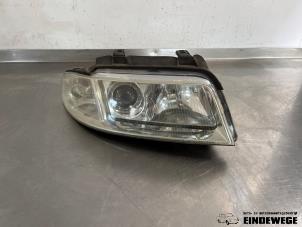Gebruikte Koplamp rechts Audi A4 (B5) 1.6 Prijs € 25,00 Margeregeling aangeboden door Auto- en demontagebedrijf Eindewege