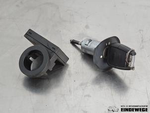 Gebruikte Sleutel + Contactslot Opel Astra G Caravan (F35) 2.0 Di 16V Prijs € 30,00 Margeregeling aangeboden door Auto- en demontagebedrijf Eindewege