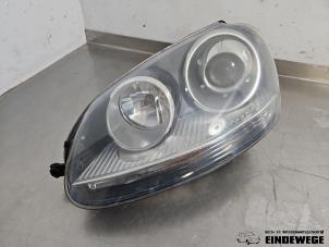 Gebruikte Koplamp links Volkswagen Golf V (1K1) 1.6 FSI 16V Prijs € 157,50 Margeregeling aangeboden door Auto- en demontagebedrijf Eindewege