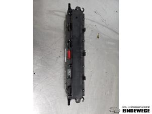 Gebruikte Instrumentenpaneel Renault Scénic II (JM) 1.6 16V Prijs € 105,00 Margeregeling aangeboden door Auto- en demontagebedrijf Eindewege