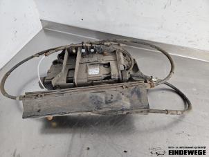 Gebruikte Handrem motor Renault Scénic II (JM) 1.6 16V Prijs € 188,50 Margeregeling aangeboden door Auto- en demontagebedrijf Eindewege