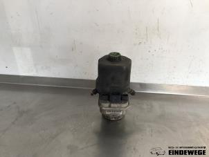 Gebruikte Stuurpomp Volkswagen Polo IV (9N1/2/3) 1.4 16V Prijs € 63,50 Margeregeling aangeboden door Auto- en demontagebedrijf Eindewege