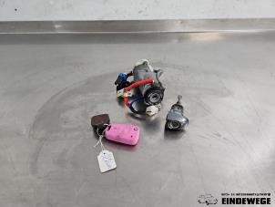 Gebruikte Set Cilindersloten (compleet) Hyundai i30 Crosswagon (WWH) 1.6 CRDi 16V VGT LP Prijs € 63,50 Margeregeling aangeboden door Auto- en demontagebedrijf Eindewege