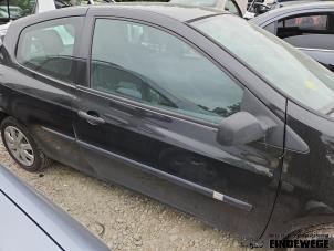 Gebruikte Portier 2Deurs rechts Renault Clio III (BR/CR) 1.2 16V 65 Prijs € 90,00 Margeregeling aangeboden door Auto- en demontagebedrijf Eindewege